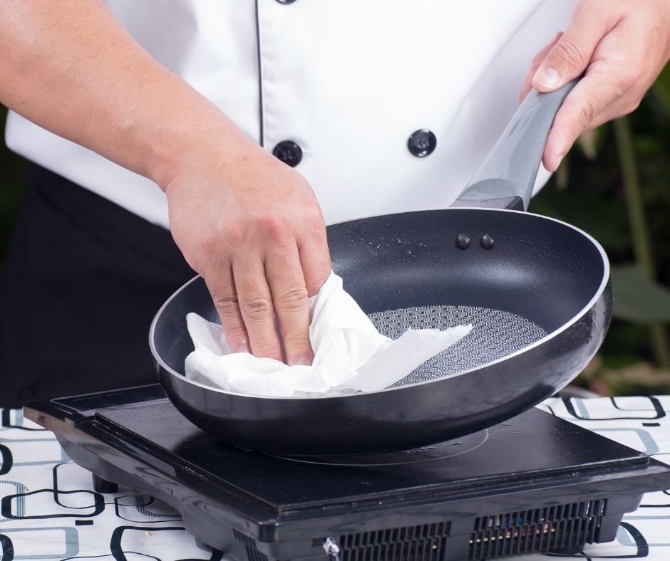 Hướng dẫn vệ sinh chảo chống dính an toàn, giữ lớp phủ bền lâu