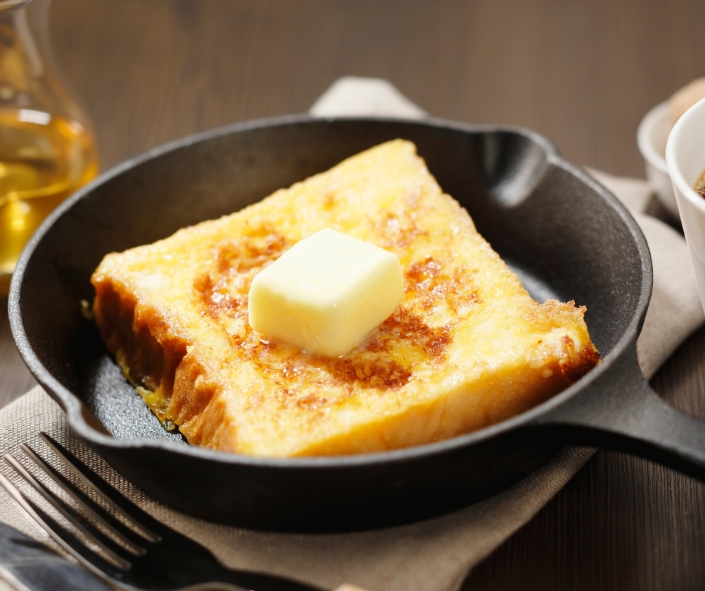 Nên chọn chảo gang hay chảo chống dính để nấu ăn ngon hơn?