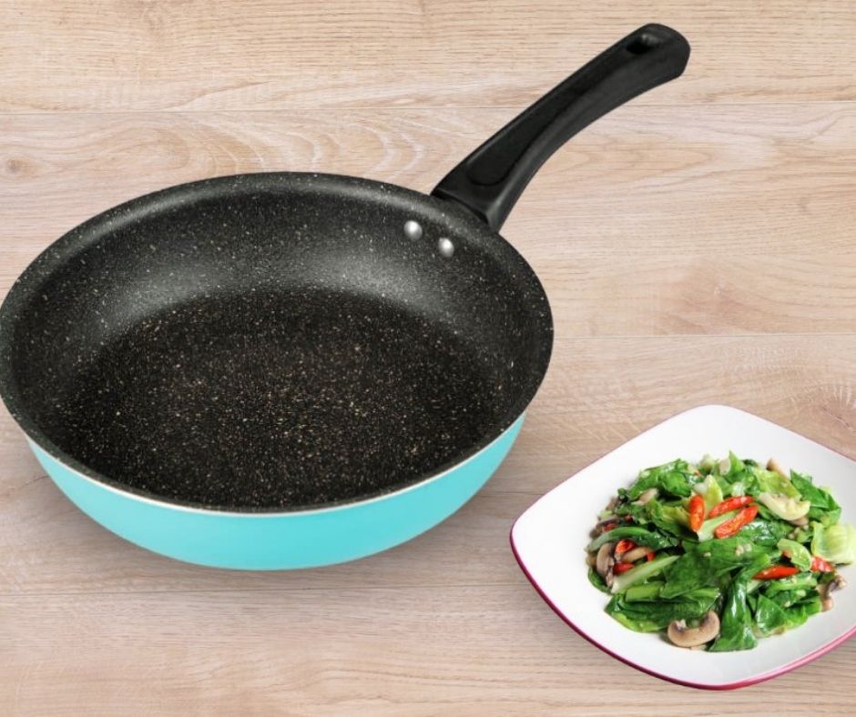 Chảo chống dính Elmich dẫn nhiệt đều khi nấu.